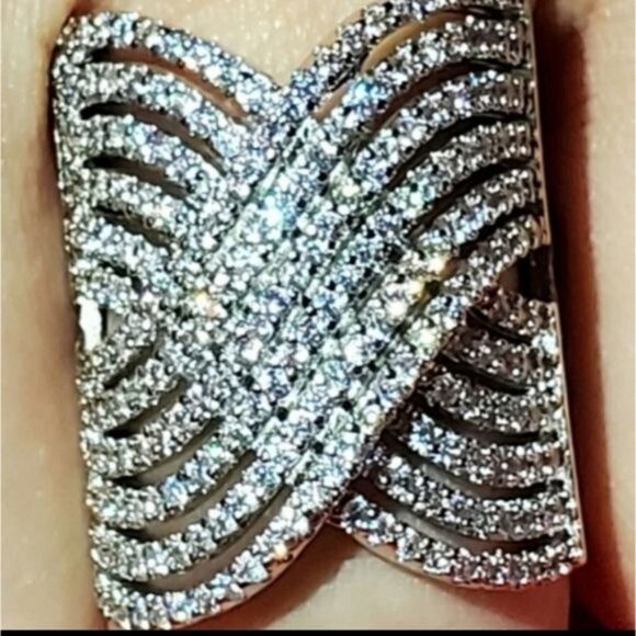 NEW Silver Princess Cut Criss-cross diamond ring. 💍 - Picture 2 of 9